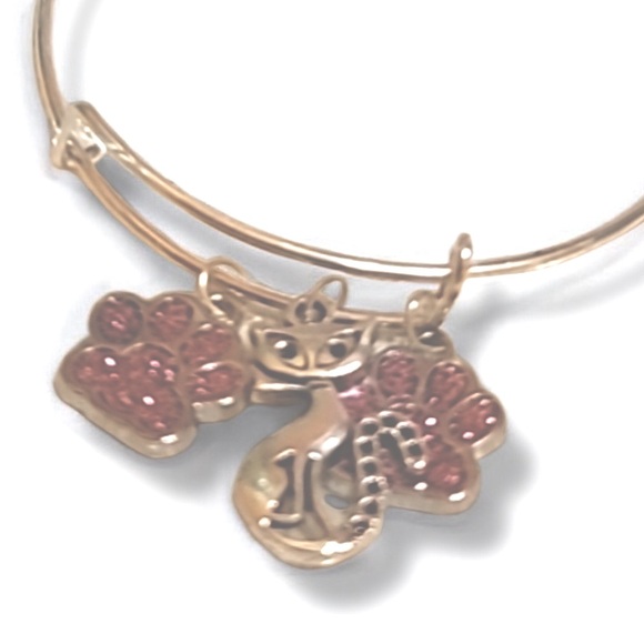 Hand Crafted Silver Bangle Charm Bracelet Kitty Cat Paw Pink Glitter Charms NEW - Picture 2 of 4